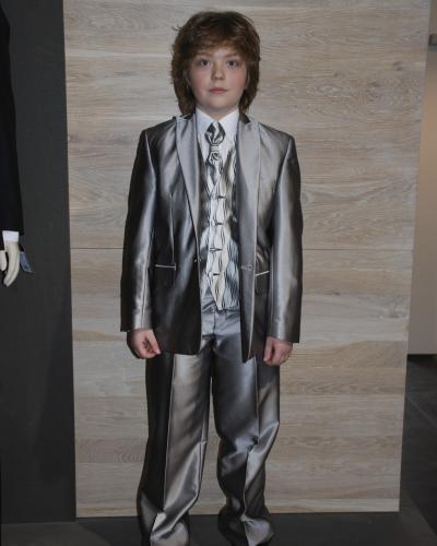 Chlapecký oblek stříbrný